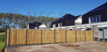 Hout-betonschutting