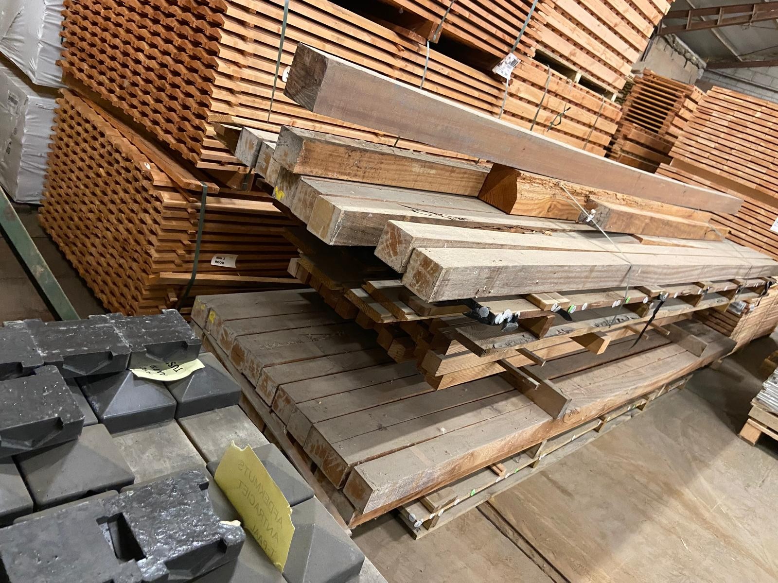 Hardhouten paal fijnbezaagd 8,5x8,5x396 cm